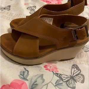 Beautiful Timberland wedge sandals brown leather size 7 M